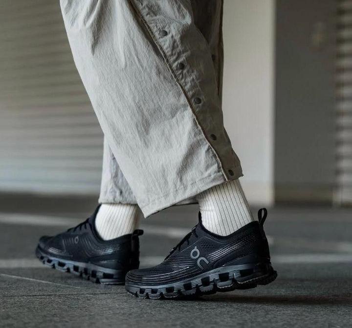 عند تشغيل Cloud 5 All Black