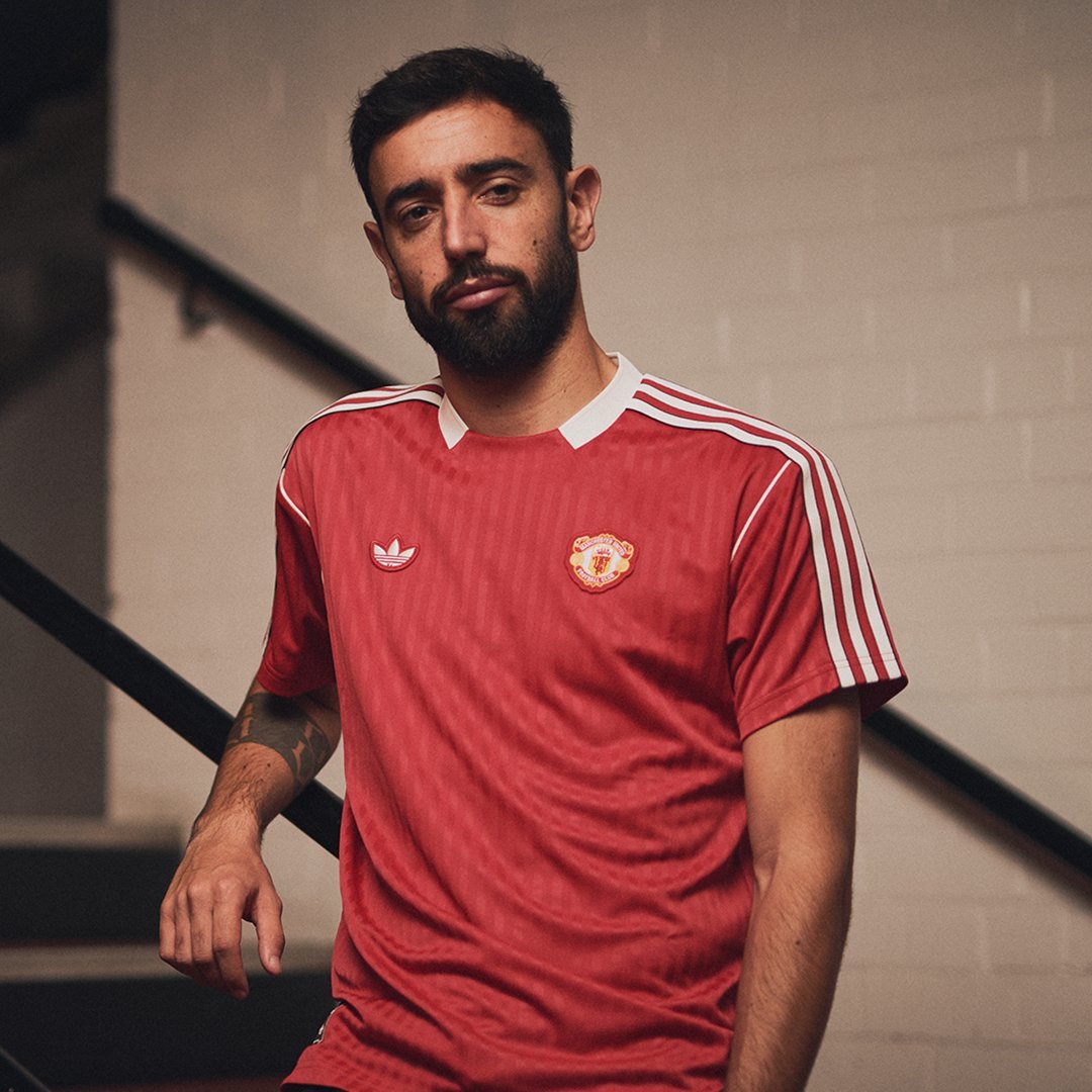 Man United Classic Edition jersey 2025/26