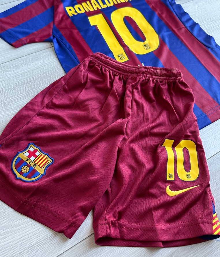 BRC  Classic 2005-06 with  Ronaldinho 10 Kids KIT