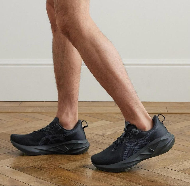 ASICS Novablast 5 Black Carrier Grey