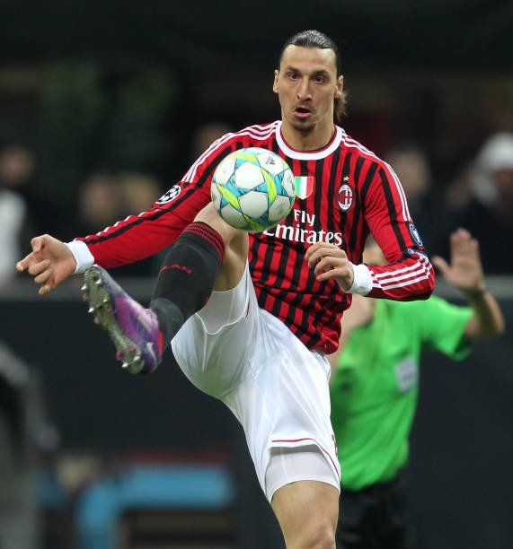 AC Milan HOME CLASSIC 2011/12 LONG SLEEVE with IBRAHIMOVIC 11 - uaessss