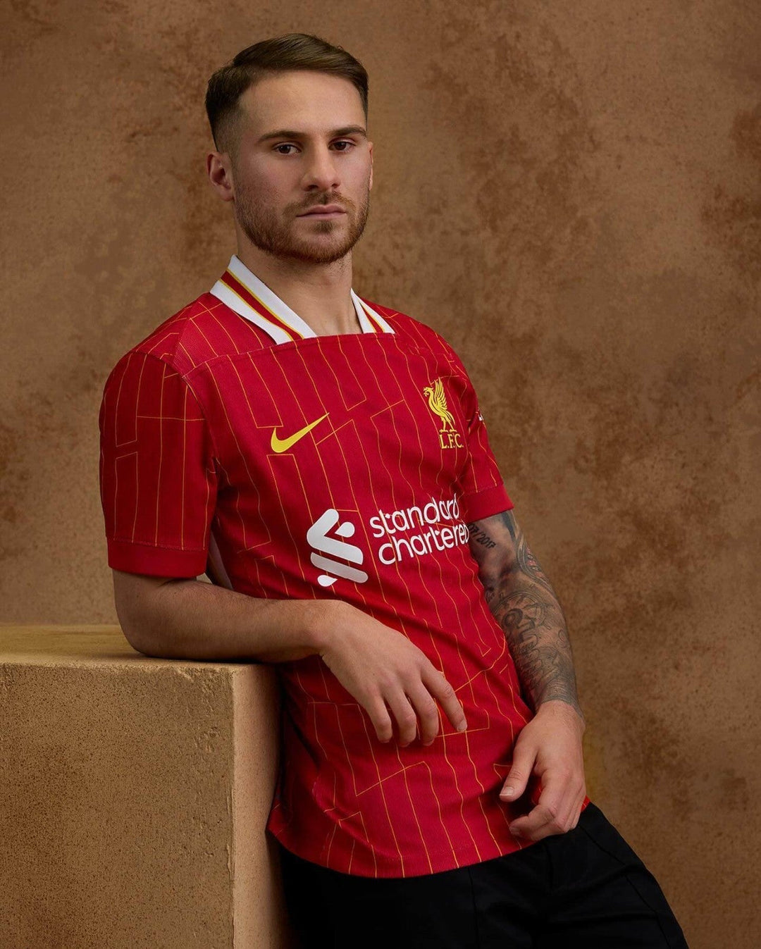 ليفربول X ليبرون YNWA ÉDITION LIMITÉE JERSEY 23/24